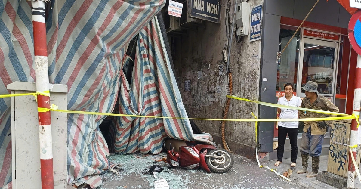 Bê tông rơi trúng hai người ở Hà Nội: Người đàn ông đã tử vong