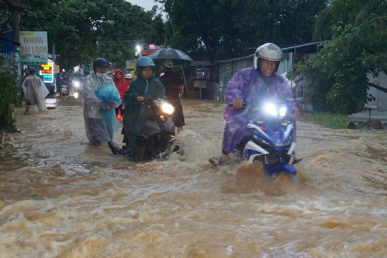 Công an Đà Nẵng xác minh vụ lan truyền tin giả liên quan cơn bão số 12