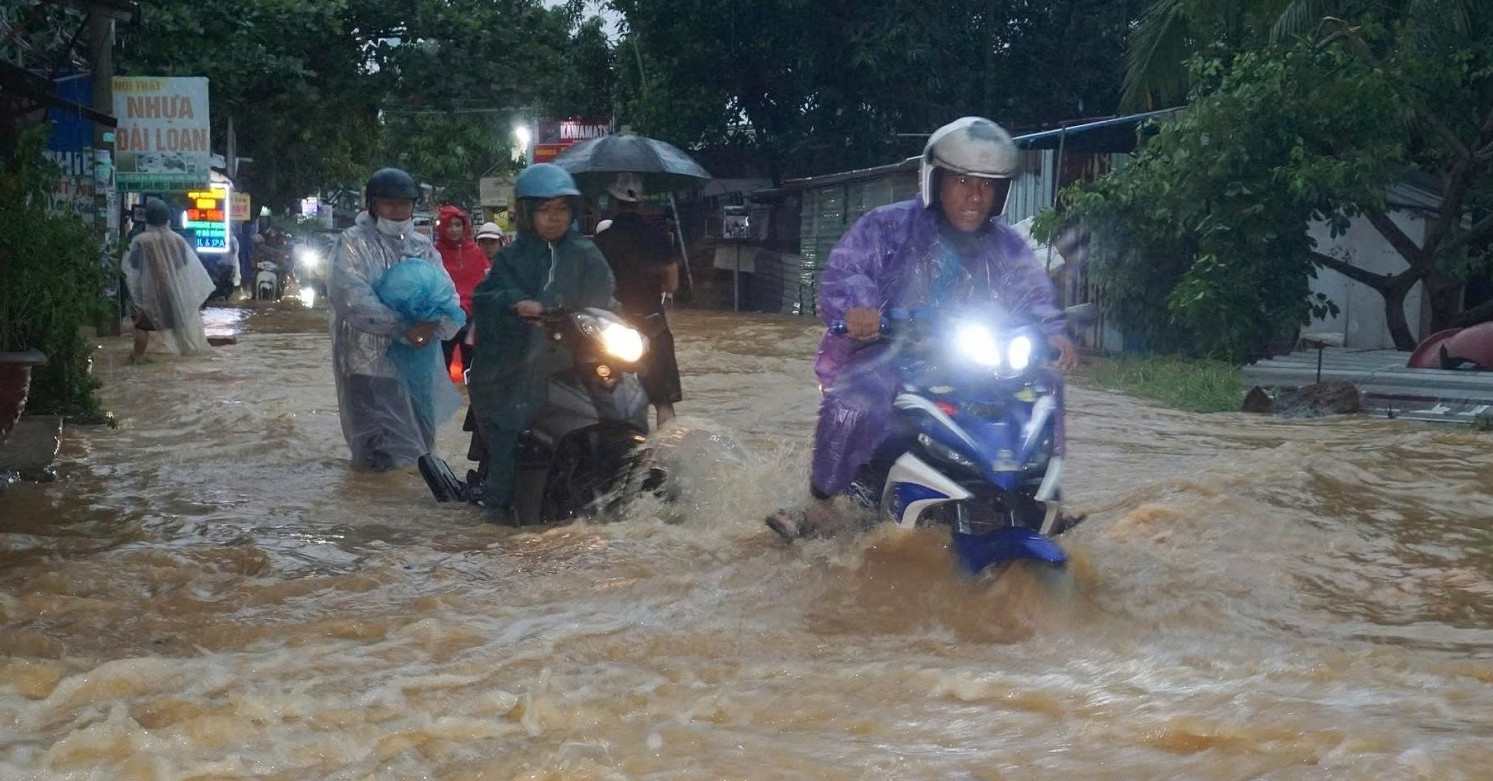 Công an Đà Nẵng xác minh vụ lan truyền tin giả liên quan cơn bão số 12