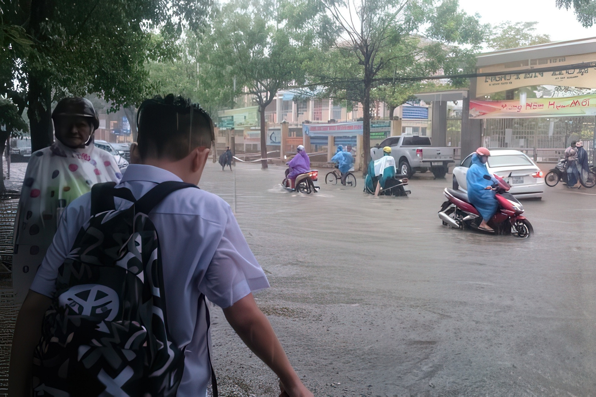 Đà Nẵng, Huế cho học sinh nghỉ 2 ngày tránh bão số 12 Fengshen