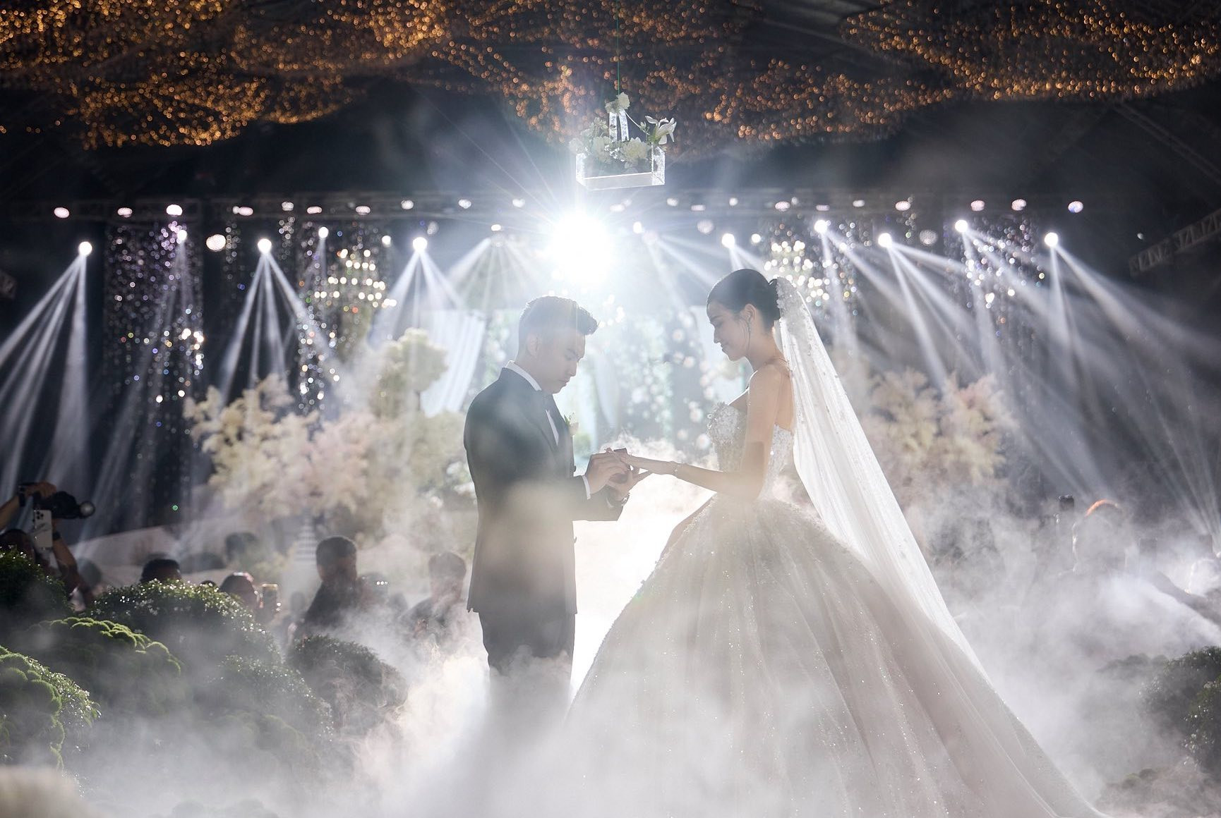 Không gian tiệc cưới huyền ảo