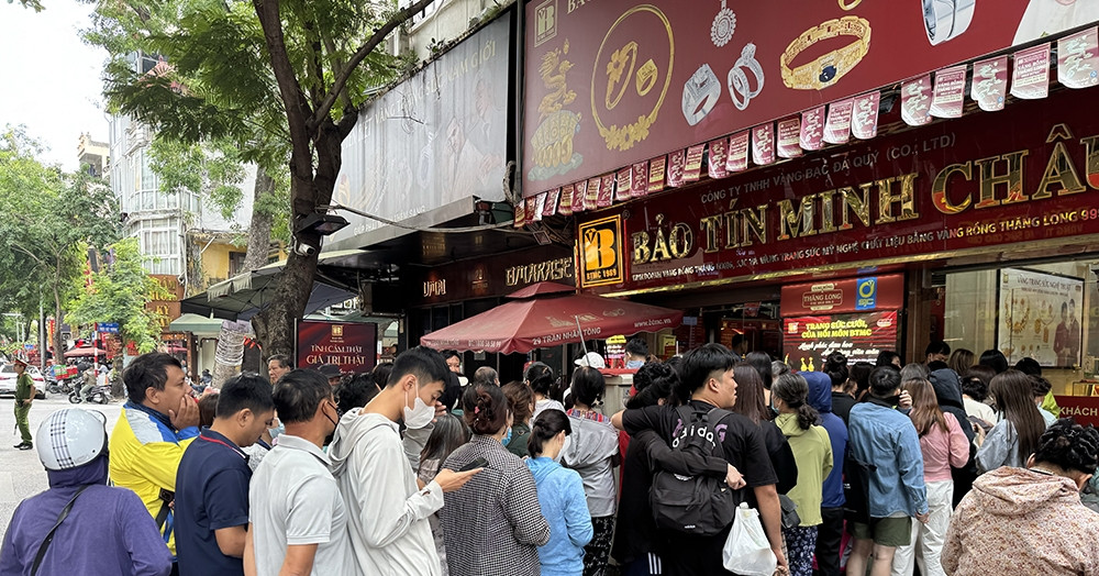 Giá vàng giảm mạnh, xuất hiện điểm bán tới 10 l...