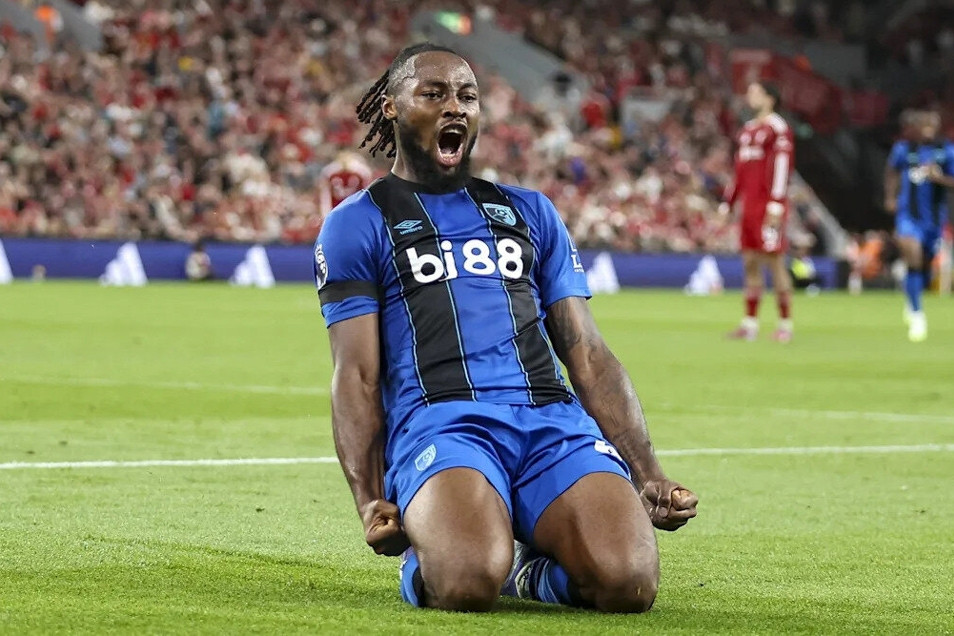 Liverpool tức tốc mua tiền đạo mới thay Salah