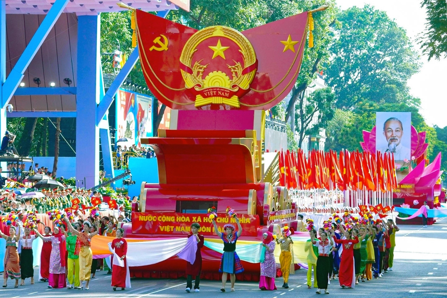 Một số vấn đề mới, quan trọng trong dự thảo các văn kiện trình Đại hội 14