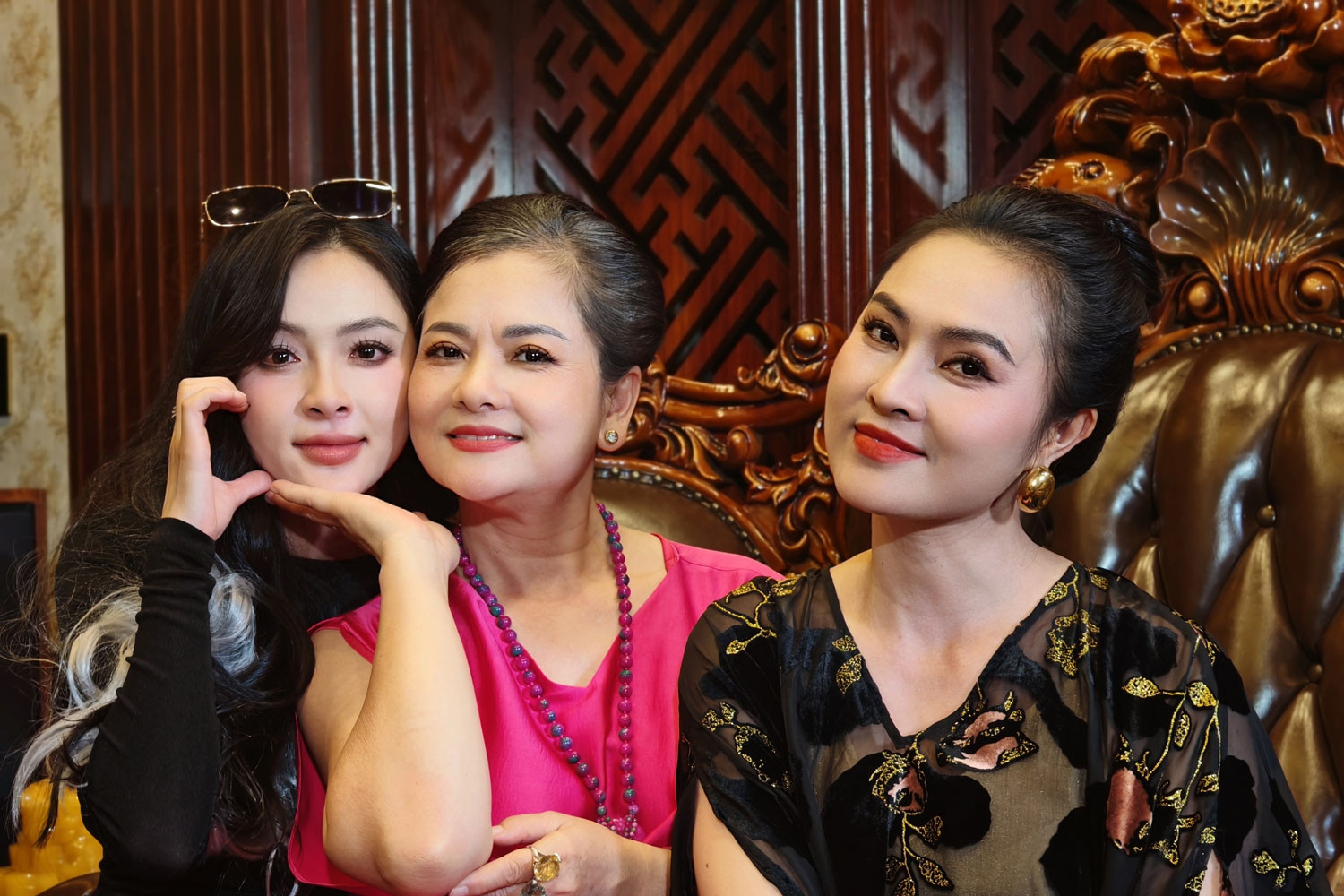 NSND trẻ nhất làng chèo lần đầu đóng phim, NSND Thu Quế hóa 'trùm cuối'