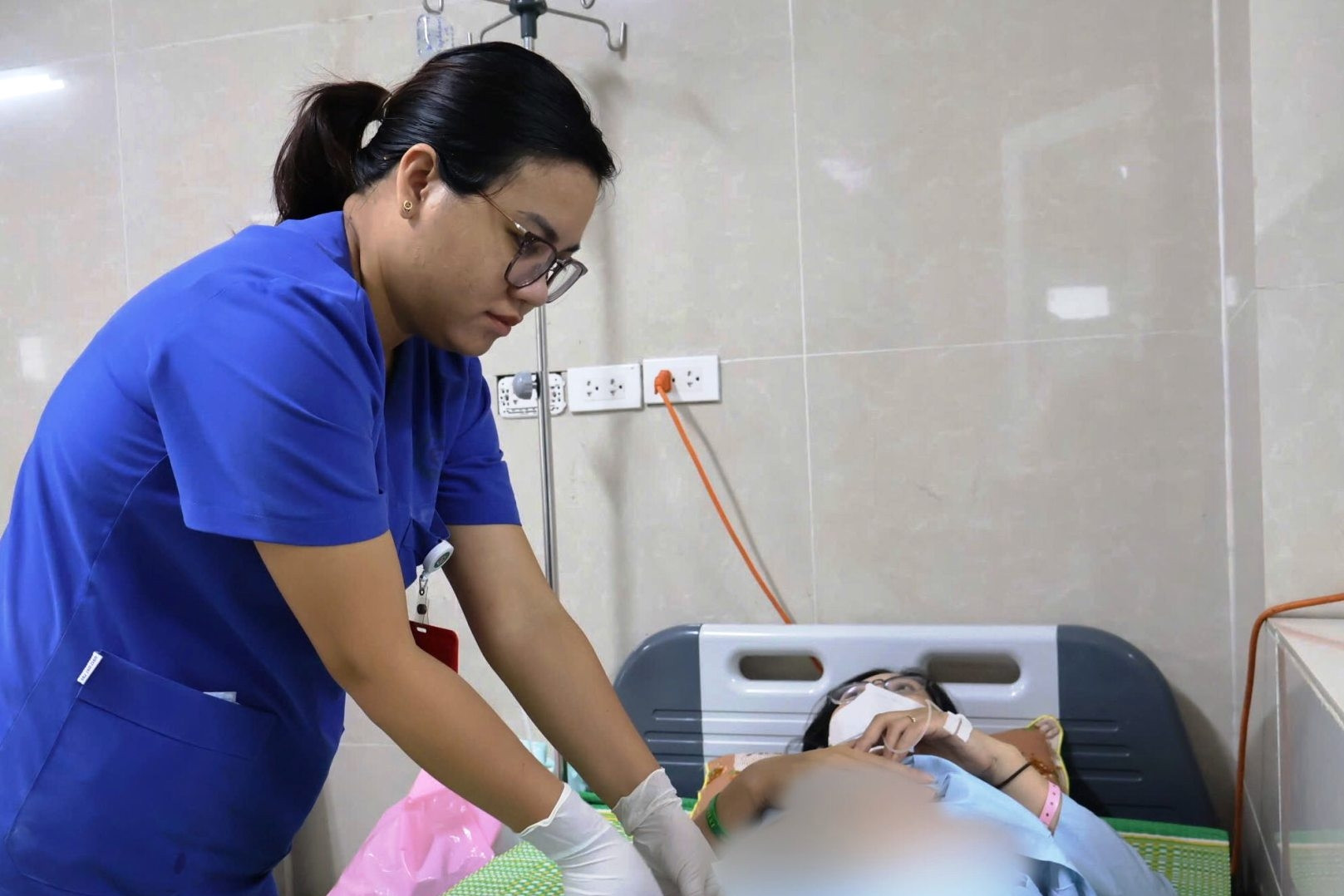 Phẫu thuật lấy thai nhi cho sản phụ Ninh Bình bị vỡ u xơ tử cung hiếm gặp