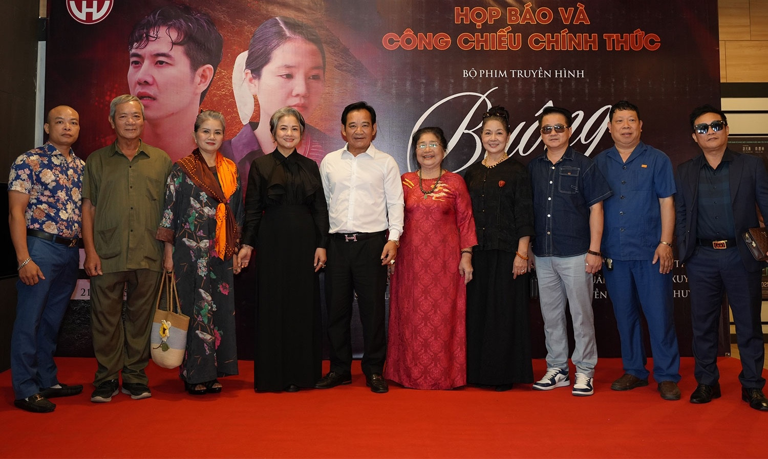 Các nghệ sĩ tại buổi ra mắt phim