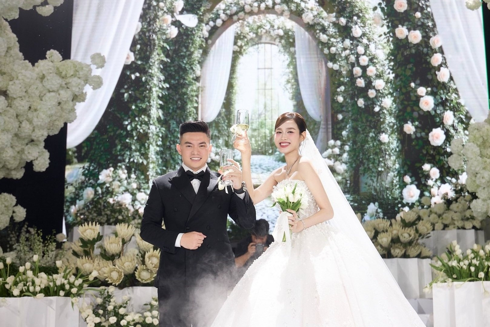 Tiệc cưới xa hoa của hoa hậu Đỗ Thị Hà và doanh nhân Nguyễn Viết Vương