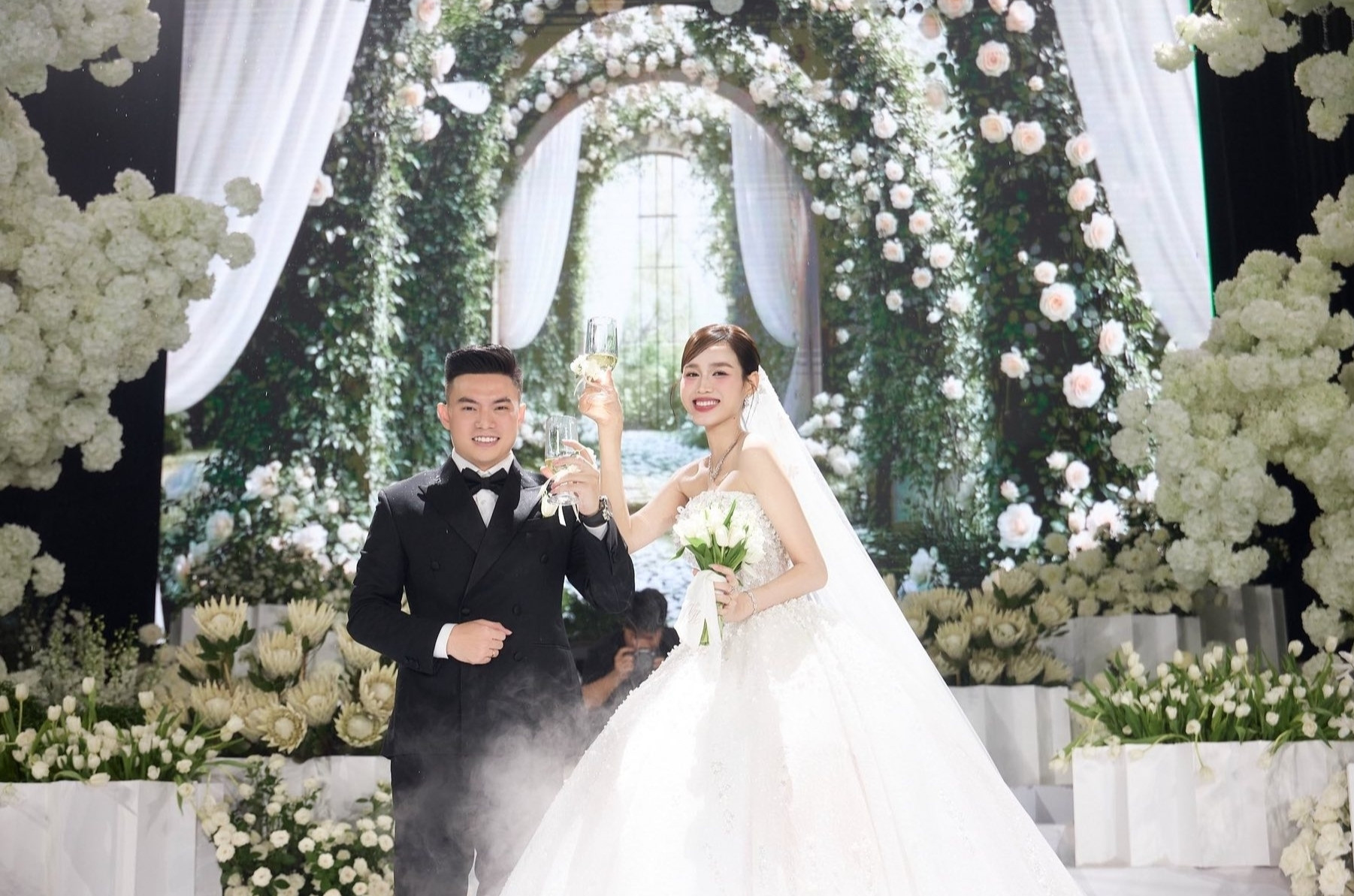 Tiệc cưới xa hoa của hoa hậu Đỗ Thị Hà và doanh nhân Nguyễn Viết Vương