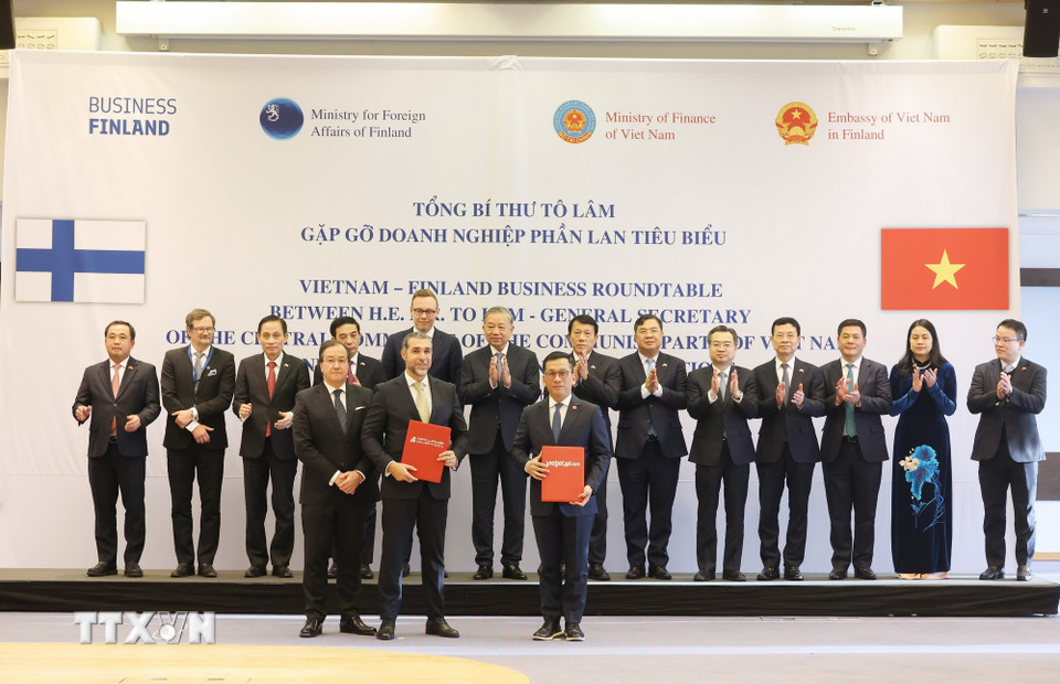 tong bi thu to lam chung kien trao bien ban ghi nho giua vietjet va tap doan airways aviation 8353096 2.jpg