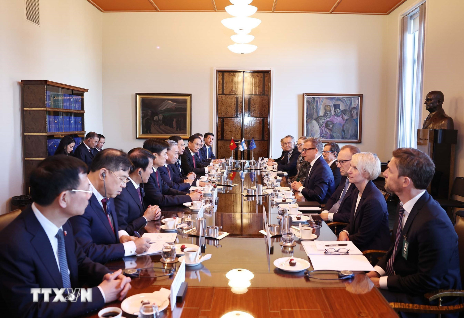 tong bi thu to lam hoi kien thu tuong phan lan petteri orpo 7.jpg