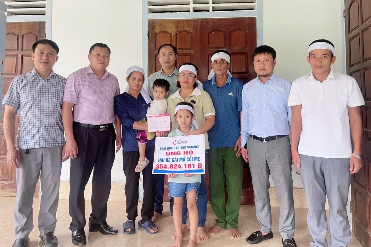 Trao hơn 354 triệu đồng bạn đọc ủng hộ hai bé gái mồ côi mẹ ở Hà Tĩnh