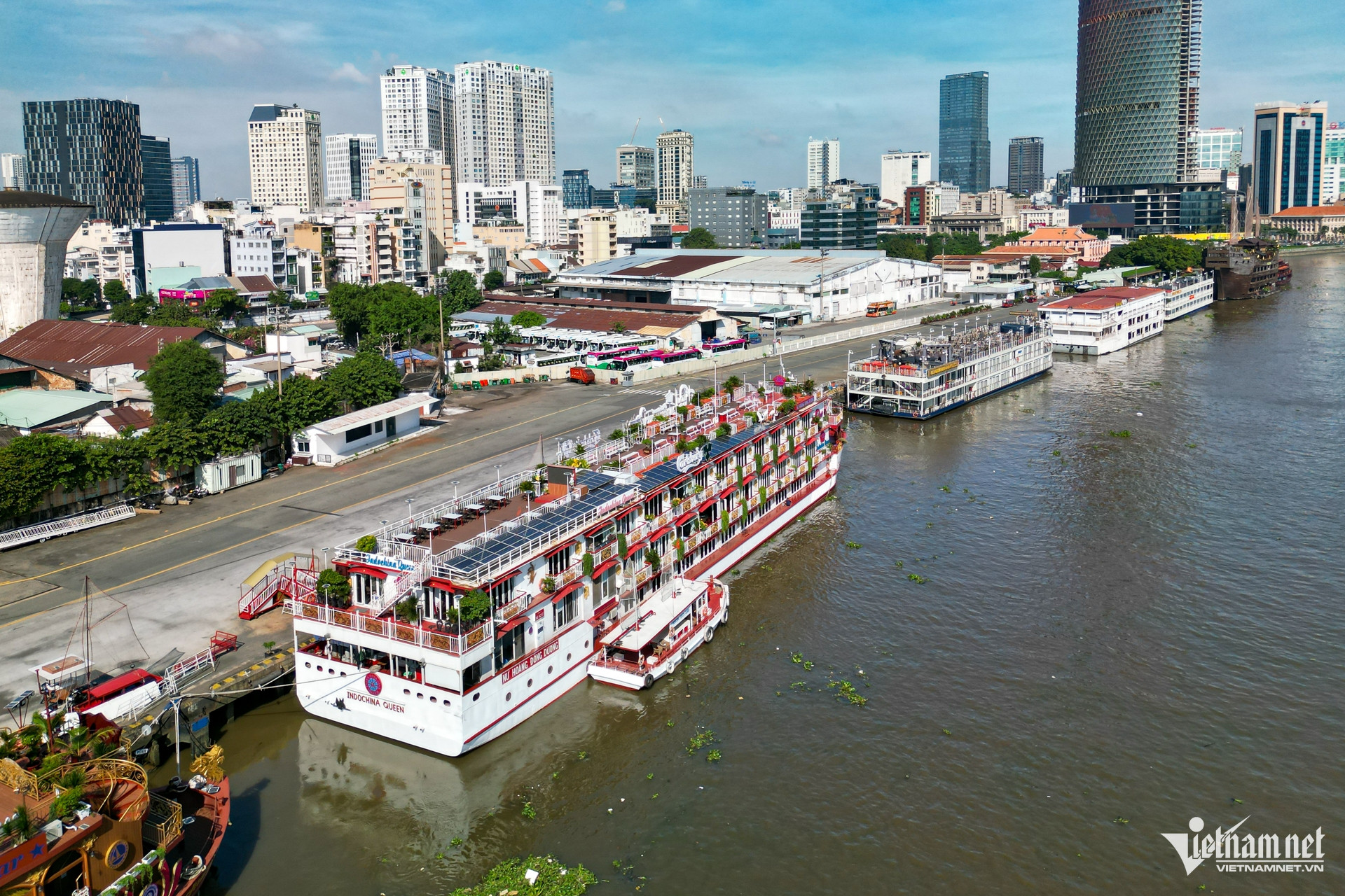 W-cảng sài gòn 5.jpg