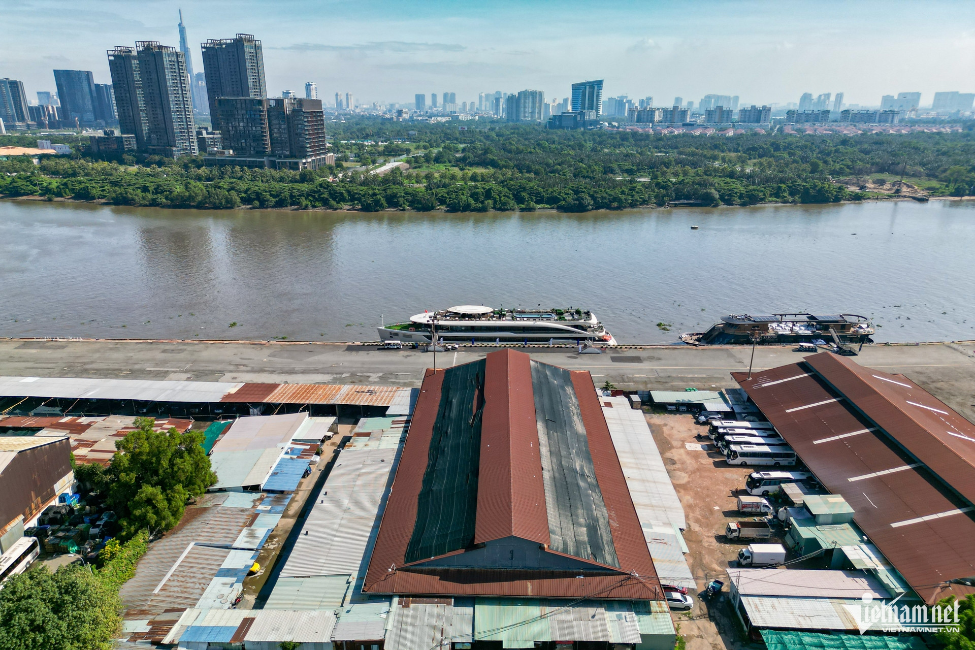 W-cảng sài gòn 9.jpg