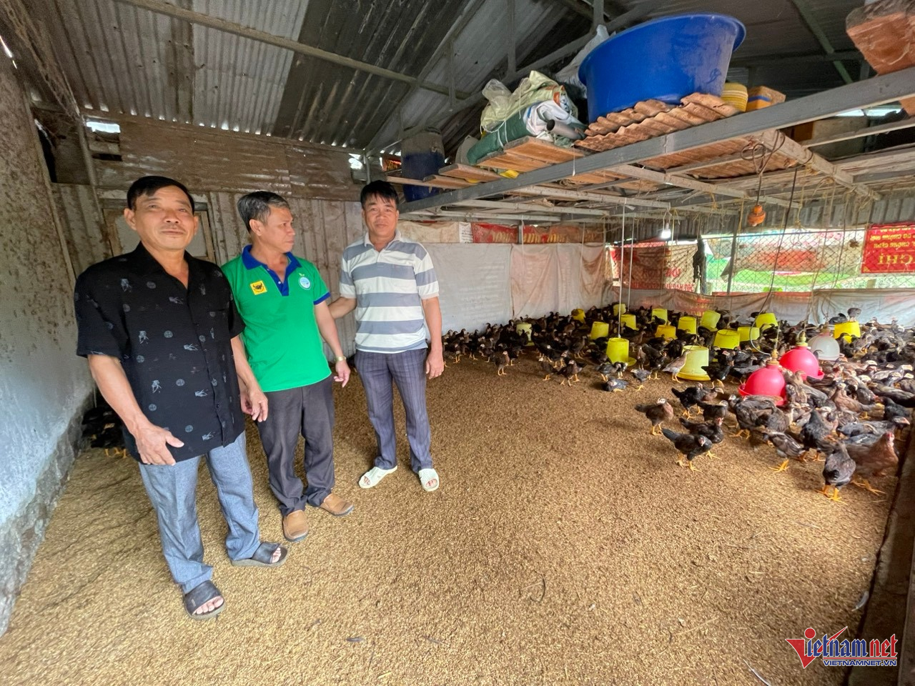 W-Thăm mô hình nuôi gà của hộ ông Trần Văn Anh Tuân thôn Đồng Bé xã Diên Thọ Diên khánh.png