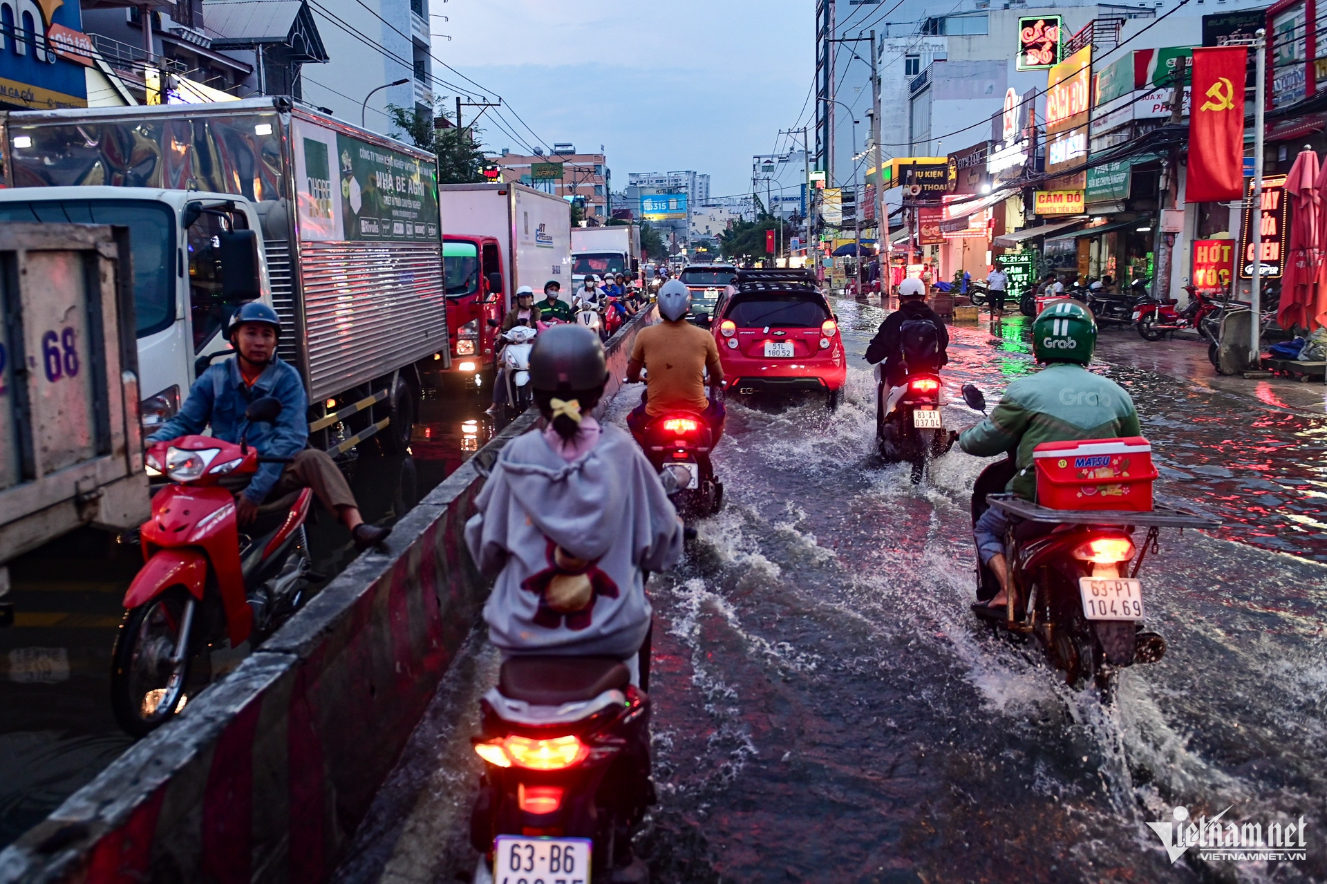 W-triều cường TPHCM nguyễn huế 19.jpg