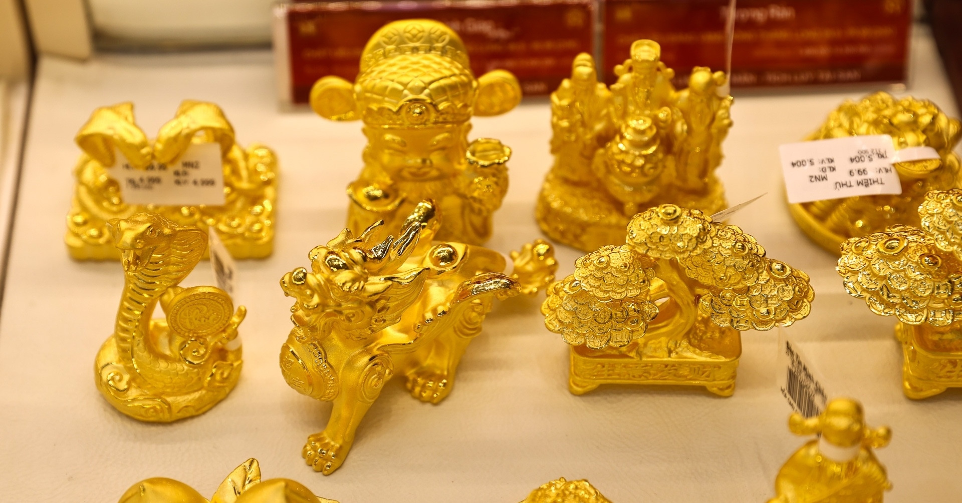 Giá vàng hôm nay 24/10/2025 đảo chiều tăng, giới đầu tư "săn giá hời" trở lại