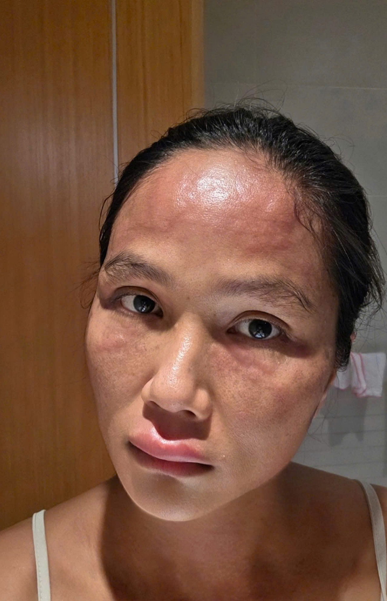 Mai Phương Thúy mua xe tặng em gái