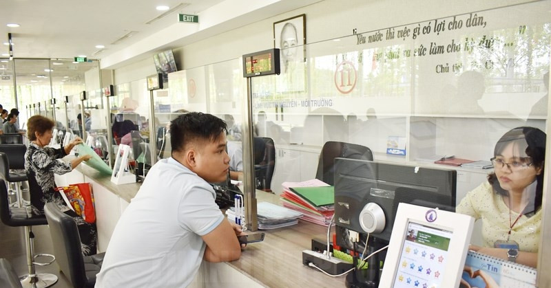 Chủ tịch TPHCM yêu cầu xử lý dứt điểm hồ sơ trễ hạn và xin lỗi người dân