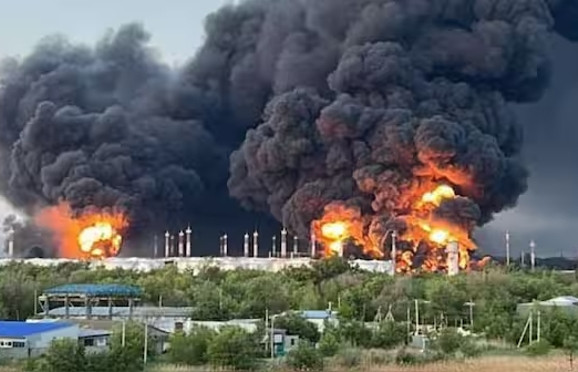 Cuộc đối đầu khốc liệt vượt xa tiền tuyến giữa Nga - Ukraine