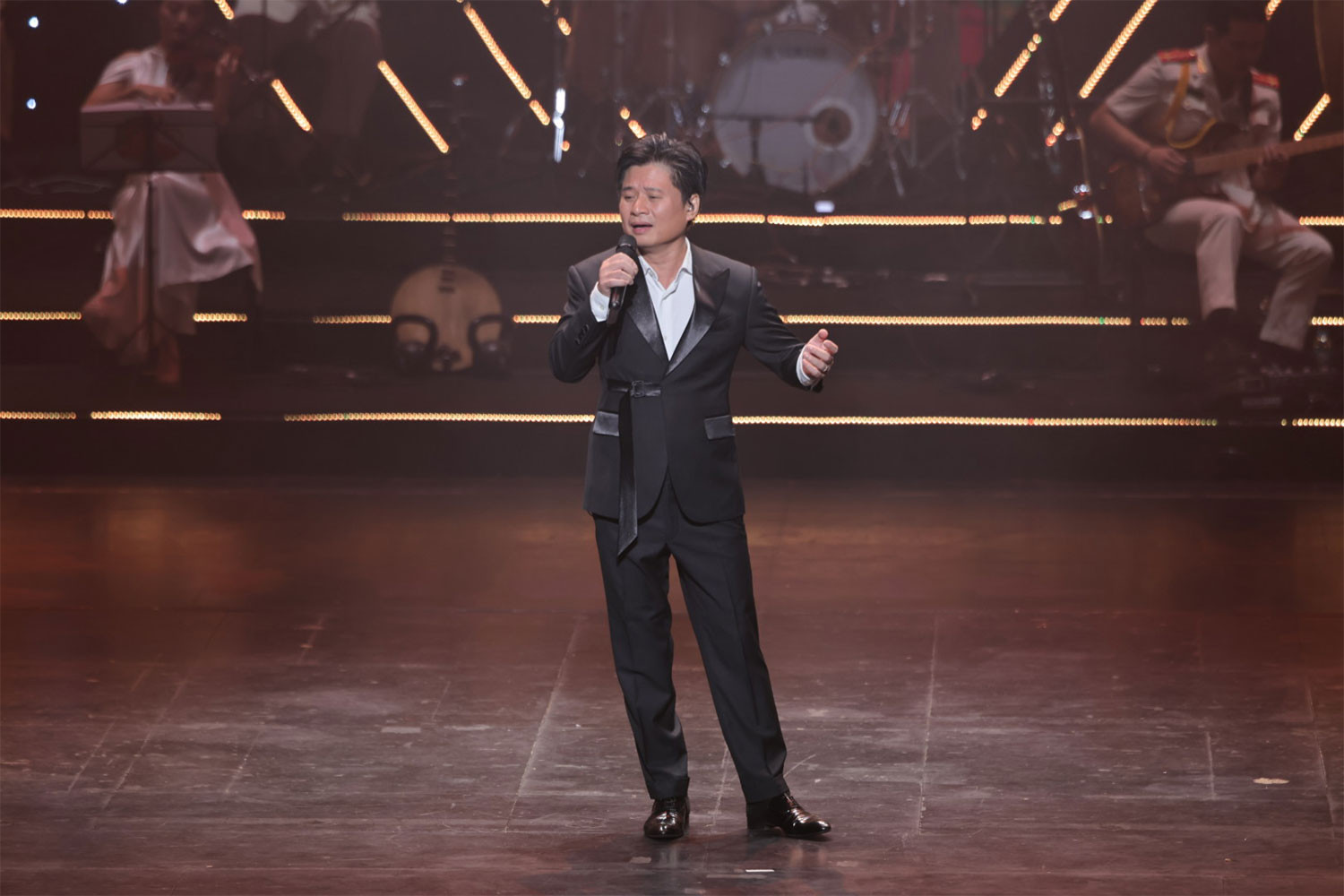 Nghệ sĩ tại đêm nhạc