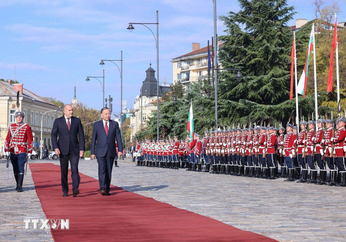 le don tong bi thu to lam va phu nhan tham chinh thuc bulgaria 2 8356.jpg