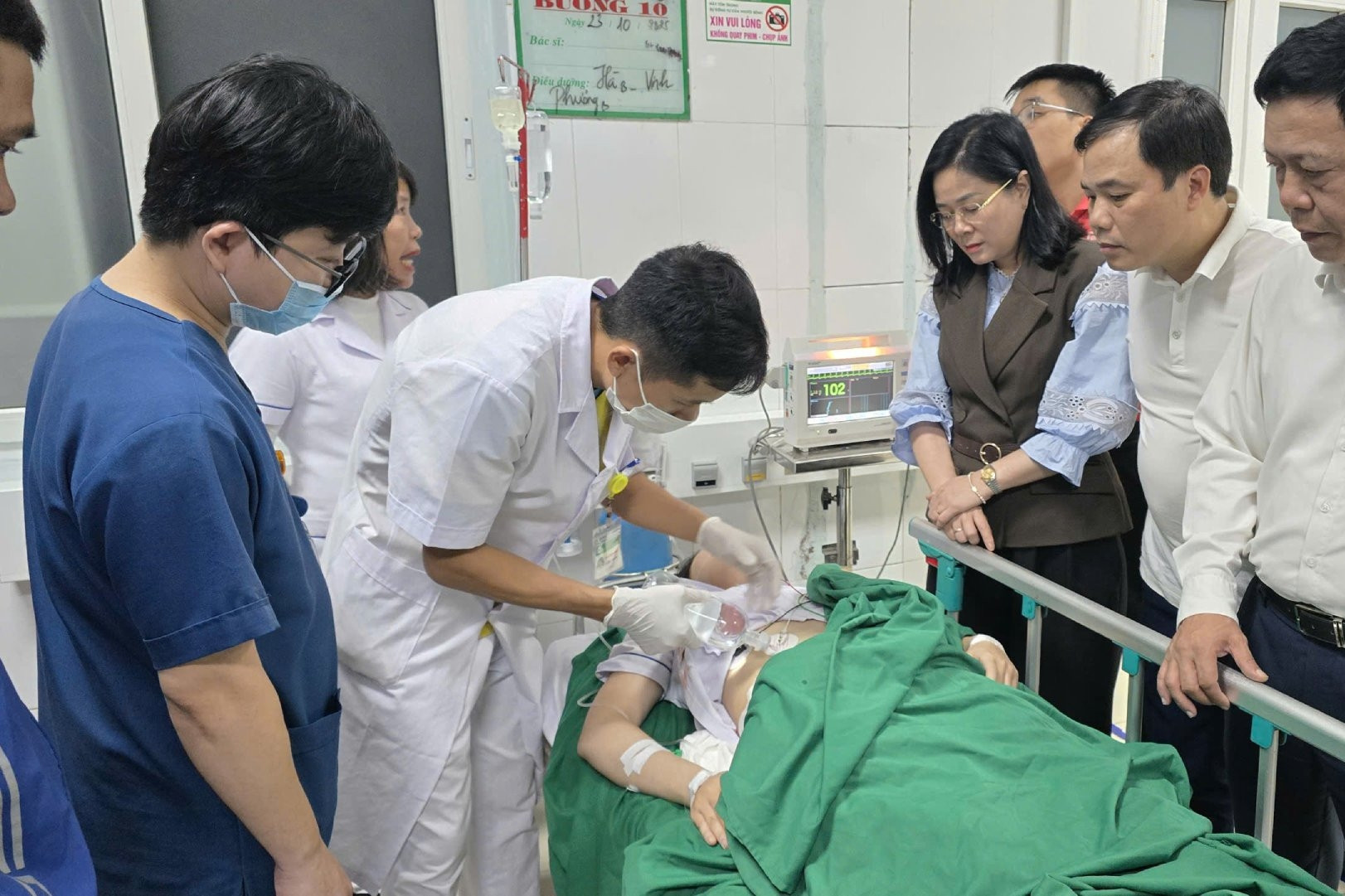 Ngăn kẻ truy sát nhiều người ở Bệnh viện Sản Nhi, nữ điều dưỡng bị đâm nguy kịch