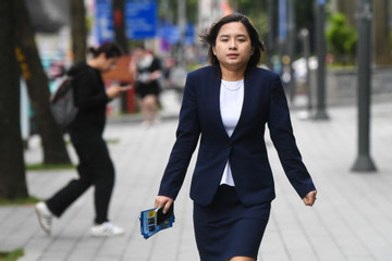Sáng chớm lạnh trong lòng Hà Nội, dân văn phòng ra phố co ro
