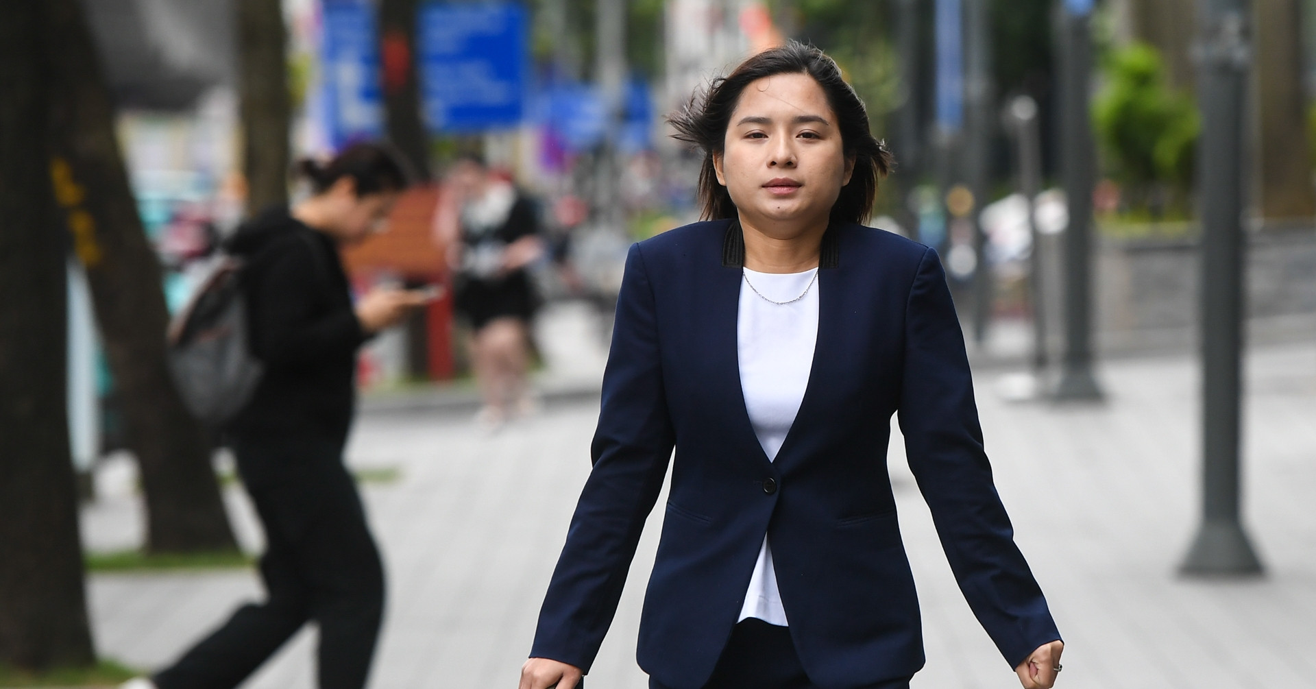 Sáng chớm lạnh trong lòng Hà Nội, dân văn phòng ra phố co ro