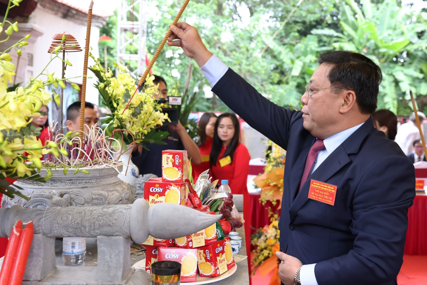 Thứ trưởng Bộ Dân tộc và Tôn giáo Nguyễn Hải Trung dâng hương tưởng niệm danh nhân Đỗ Khắc Chung