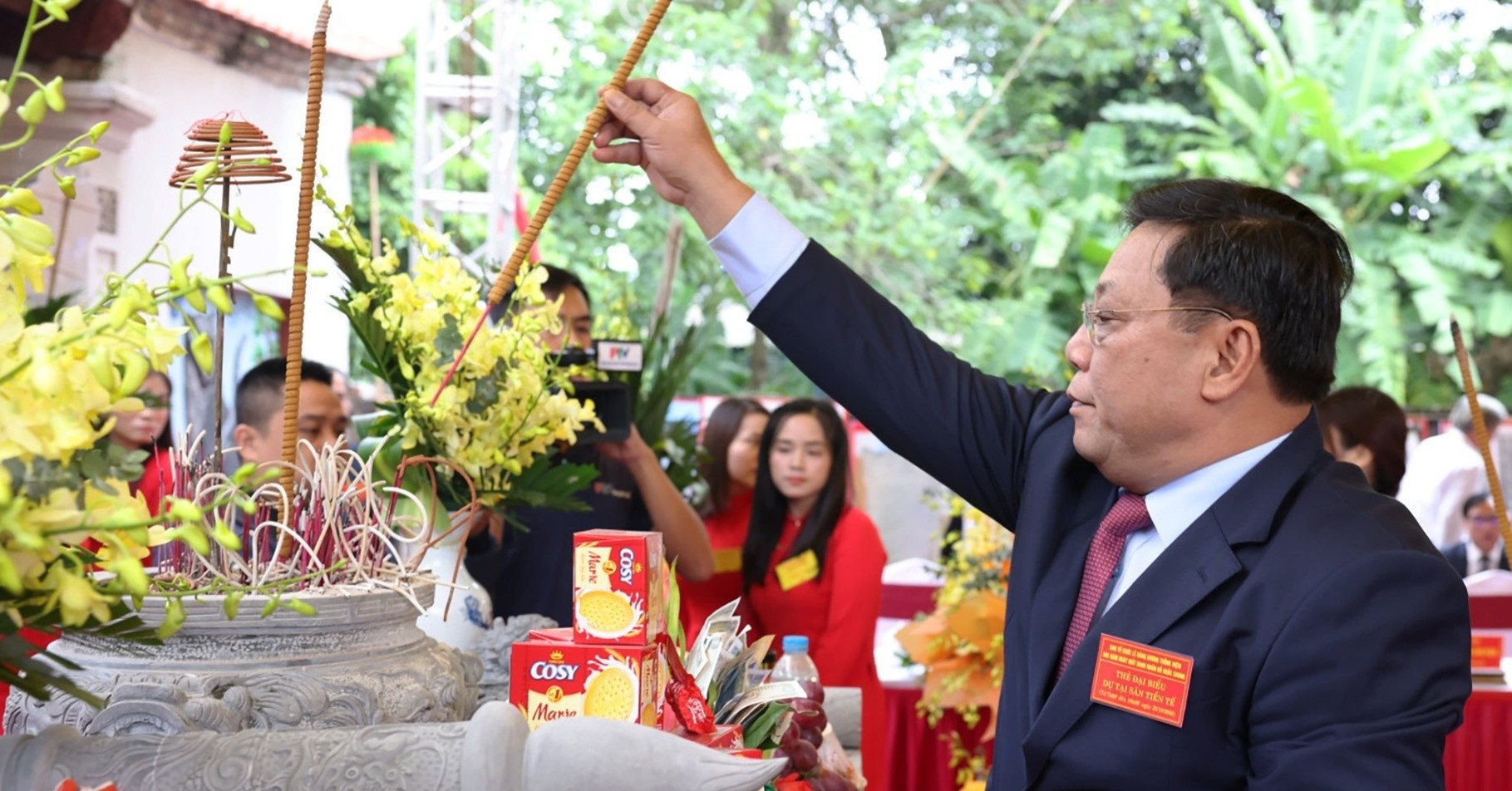 Thứ trưởng Bộ Dân tộc và Tôn giáo Nguyễn Hải Trung dâng hương tưởng niệm danh nhân Đỗ Khắc Chung