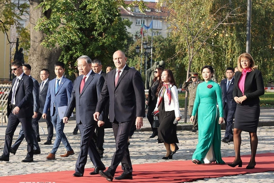 Tổng thống Bulgaria và Phu nhân chủ trì lễ đón Tổng Bí thư Tô Lâm và Phu nhân