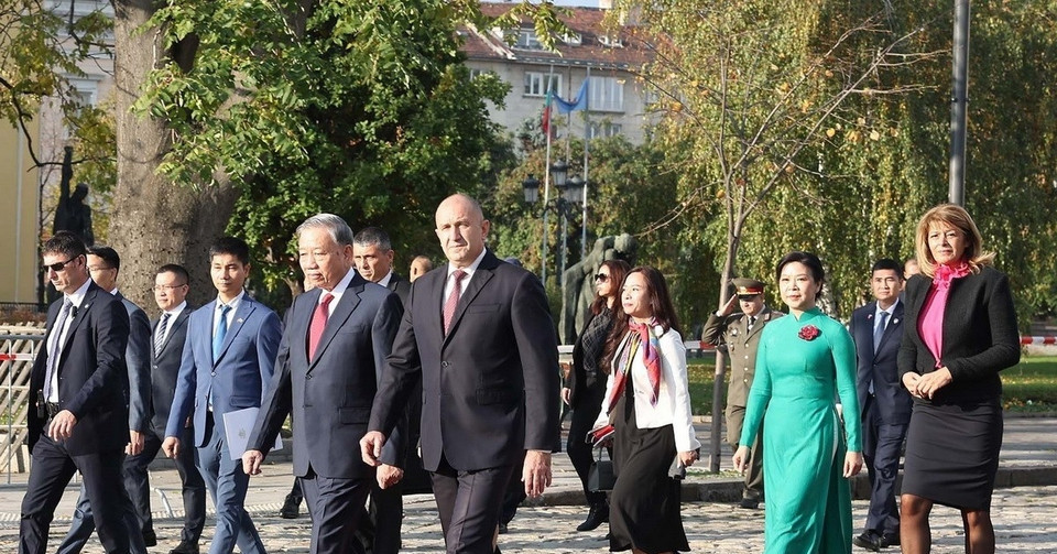 Tổng thống Bulgaria và Phu nhân chủ trì lễ đón Tổng Bí thư Tô Lâm và Phu nhân