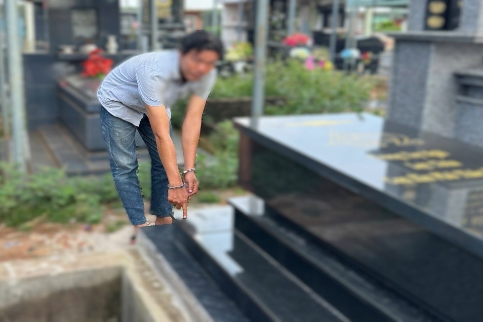 Tướng Công an chỉ đạo điều tra vụ đập mộ mới xây tại Đồng Nai