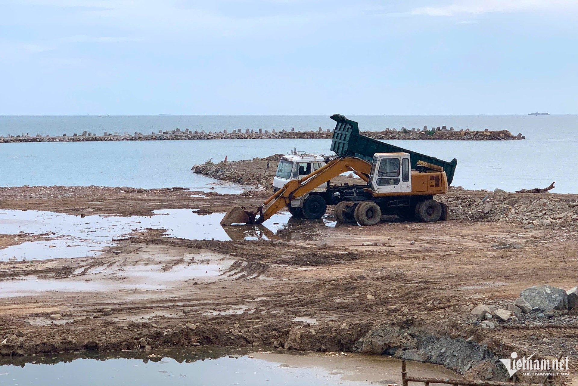 W-công trường đổ chất thải lấp biển khiến “ông chủ” cáp treo Vũng Tàu bị bắt vnn..jpg