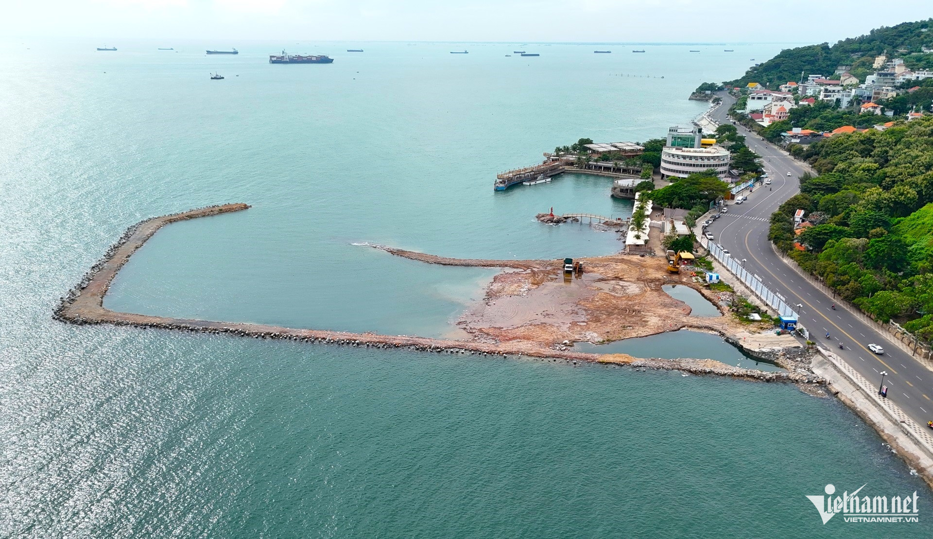 W-công trường đổ chất thải lấp biển khiến “ông chủ” cáp treo Vũng Tàu bị bắt.JPG.jpg