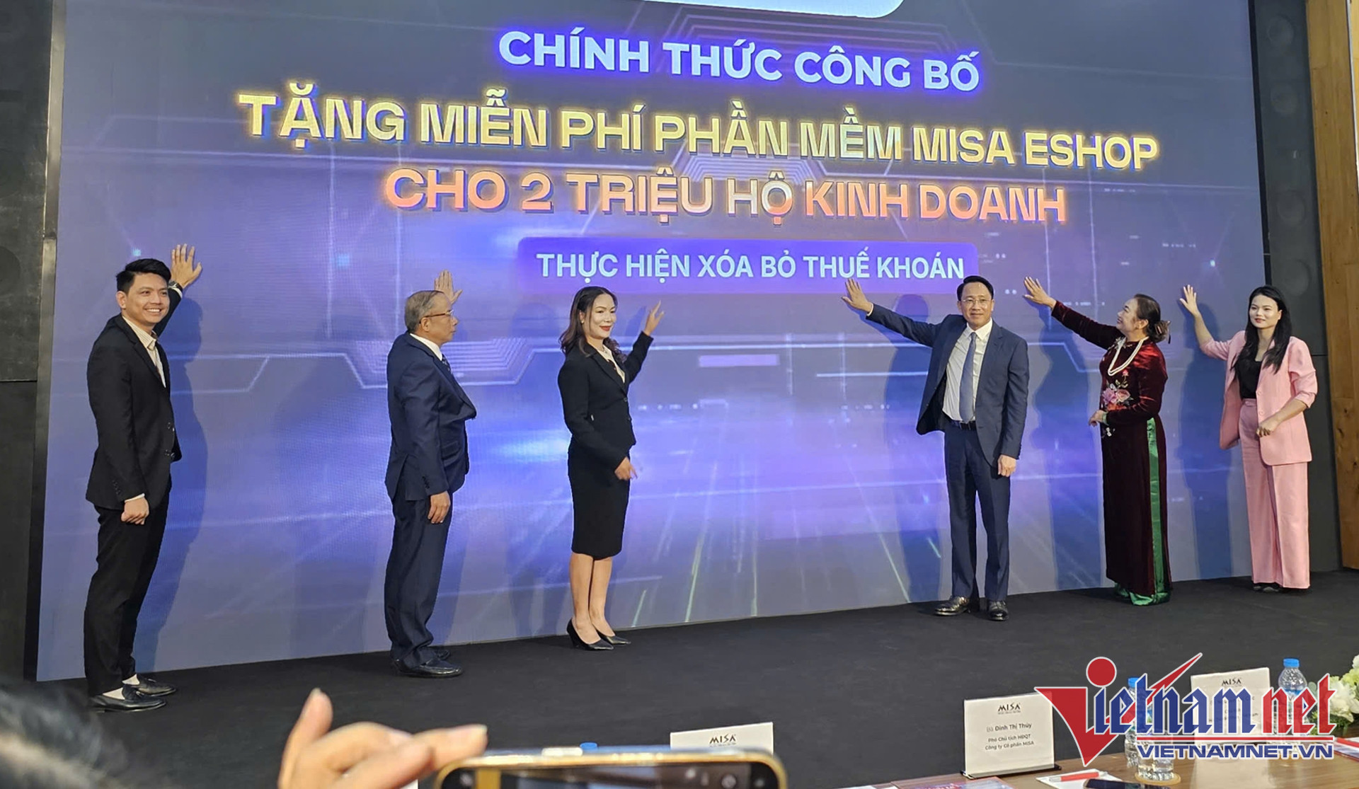 W-ho tro ho kinh doanh chuyen doi 03.jpg