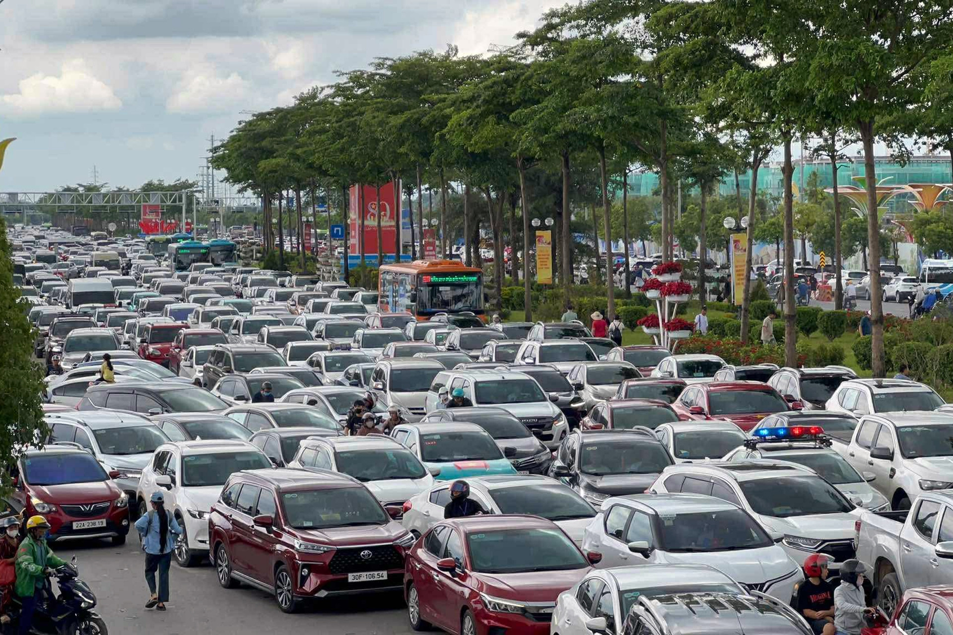 Công an Hà Nội thông báo tạm cấm xe trên 3 tuyến đường từ 25/10 đến 4/11