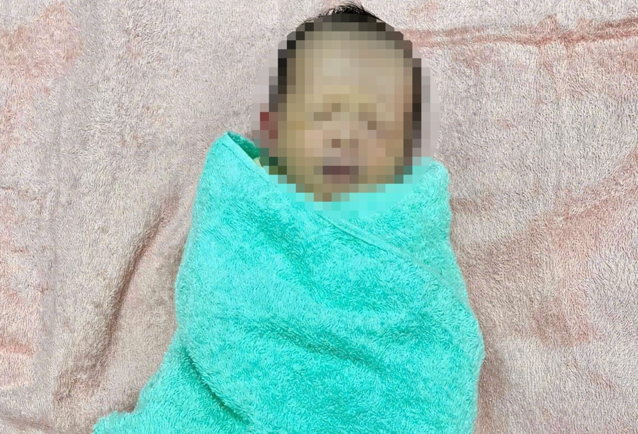 Bé gái 4 ngày tuổi bị mẹ sinh năm 2002 bỏ lại tại trung tâm y tế