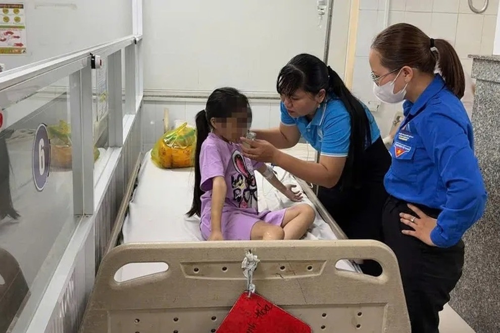 Bé gái 9 tuổi ở TPHCM bị 'chồng hờ' của mẹ đánh nhập viện