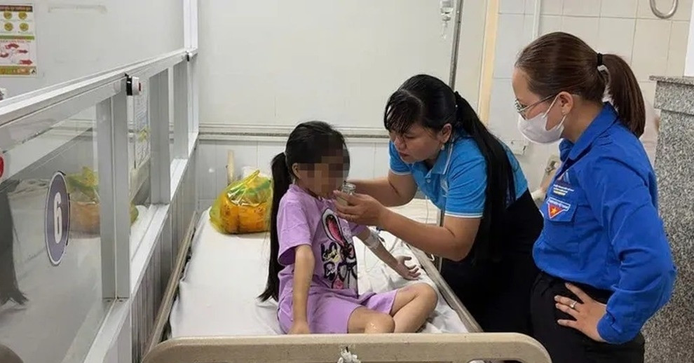 Bé gái 9 tuổi ở TPHCM bị &amp;apos;chồng hờ&amp;apos; của mẹ đánh nhập viện