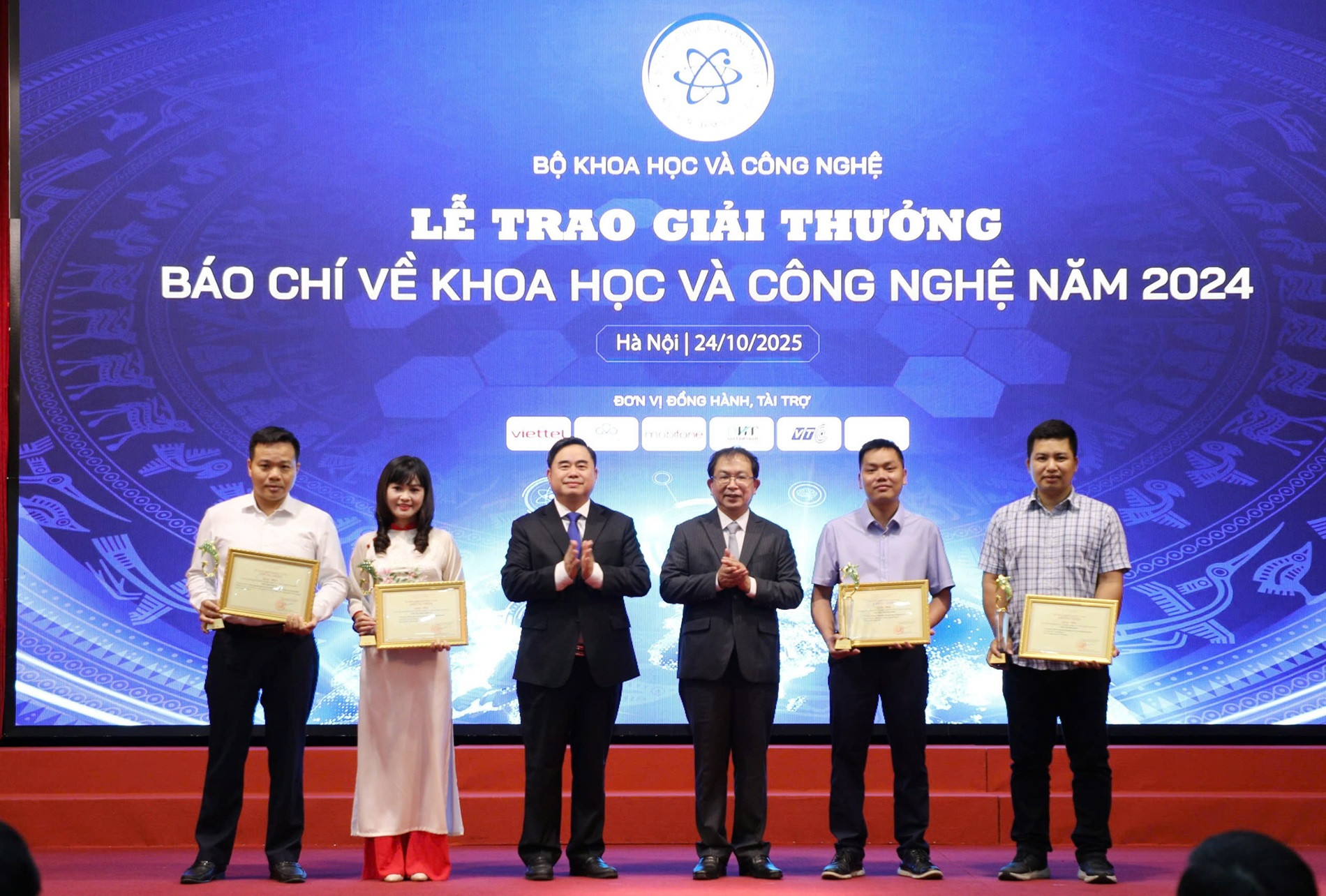 giai nhi bao chi khcn.jpg