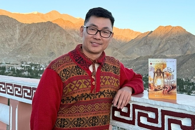 Giảng viên từng đi 120 quốc gia viết sách 'Ta còn bao nhiêu ngày để hạnh phúc?'