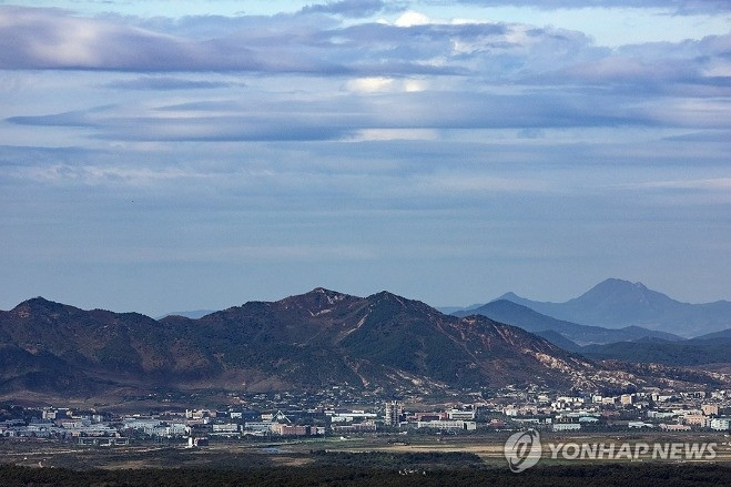 Hàn Quốc nổ súng cảnh cáo 20 binh lính Triều Tiên vượt ranh giới quân sự