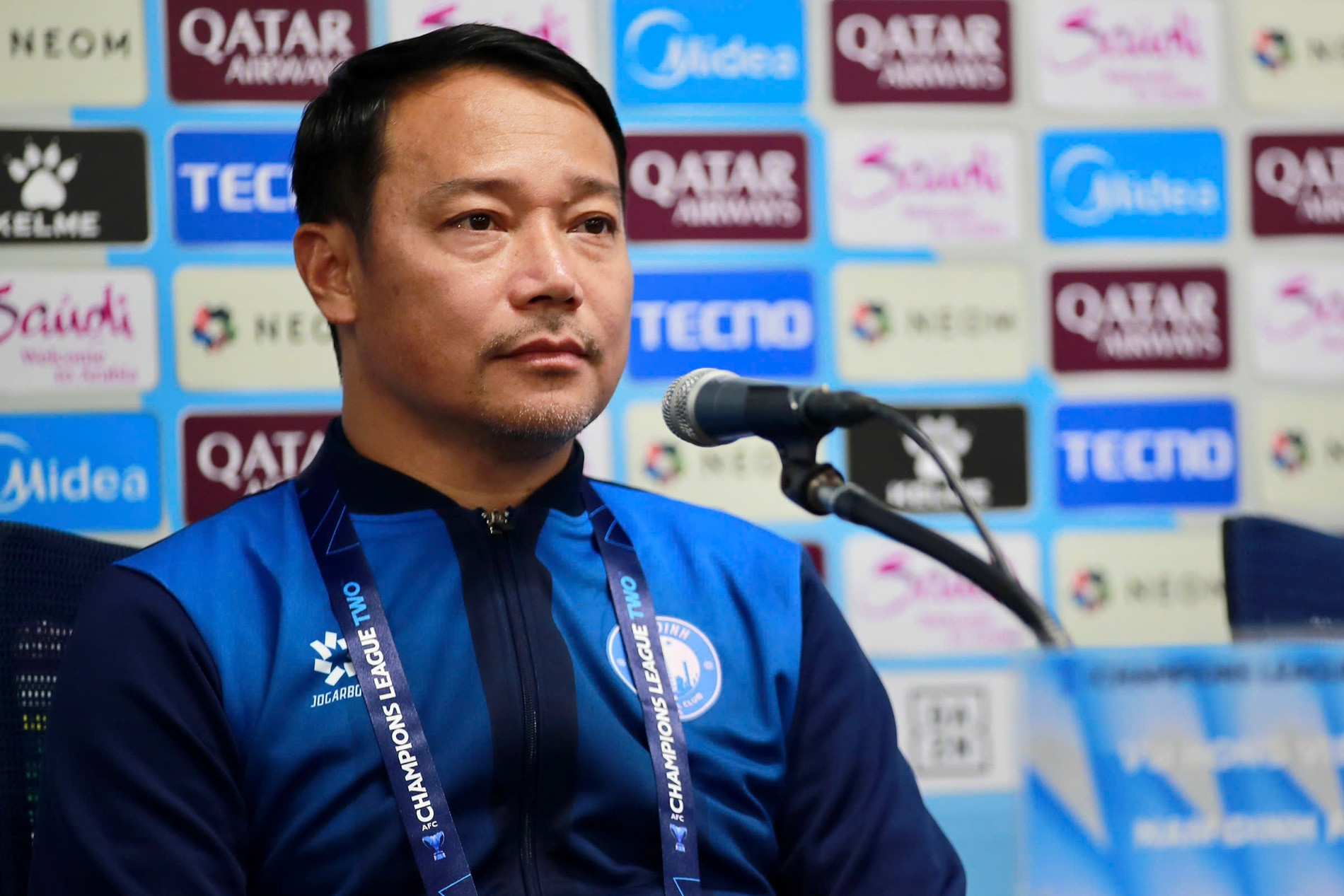 HLV Vũ Hồng Việt rời 'ghế nóng' CLB Nam Định