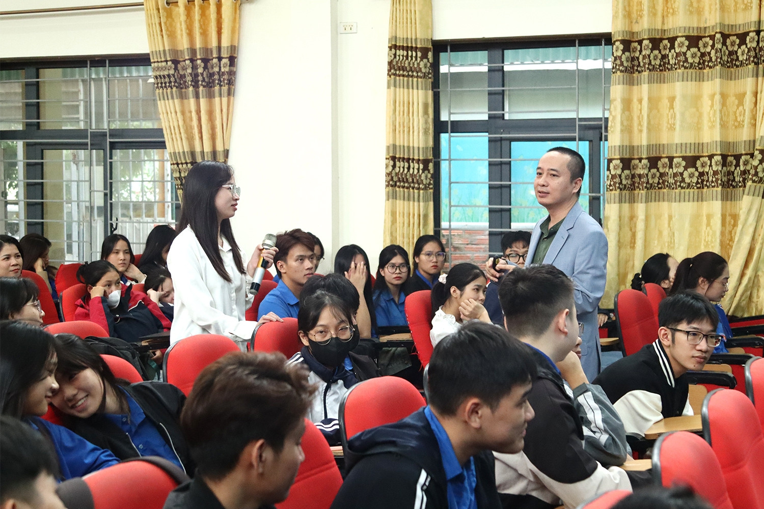 Khởi nghiệp kinh tế số: Sinh viên học cách bán hàng toàn cầu từ chiếc điện thoại