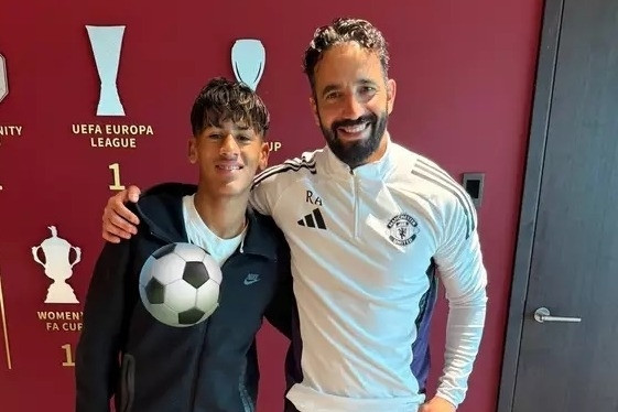 Ruben Amorim gây choáng, đưa cầu thủ 15 tuổi lên đội 1 MU