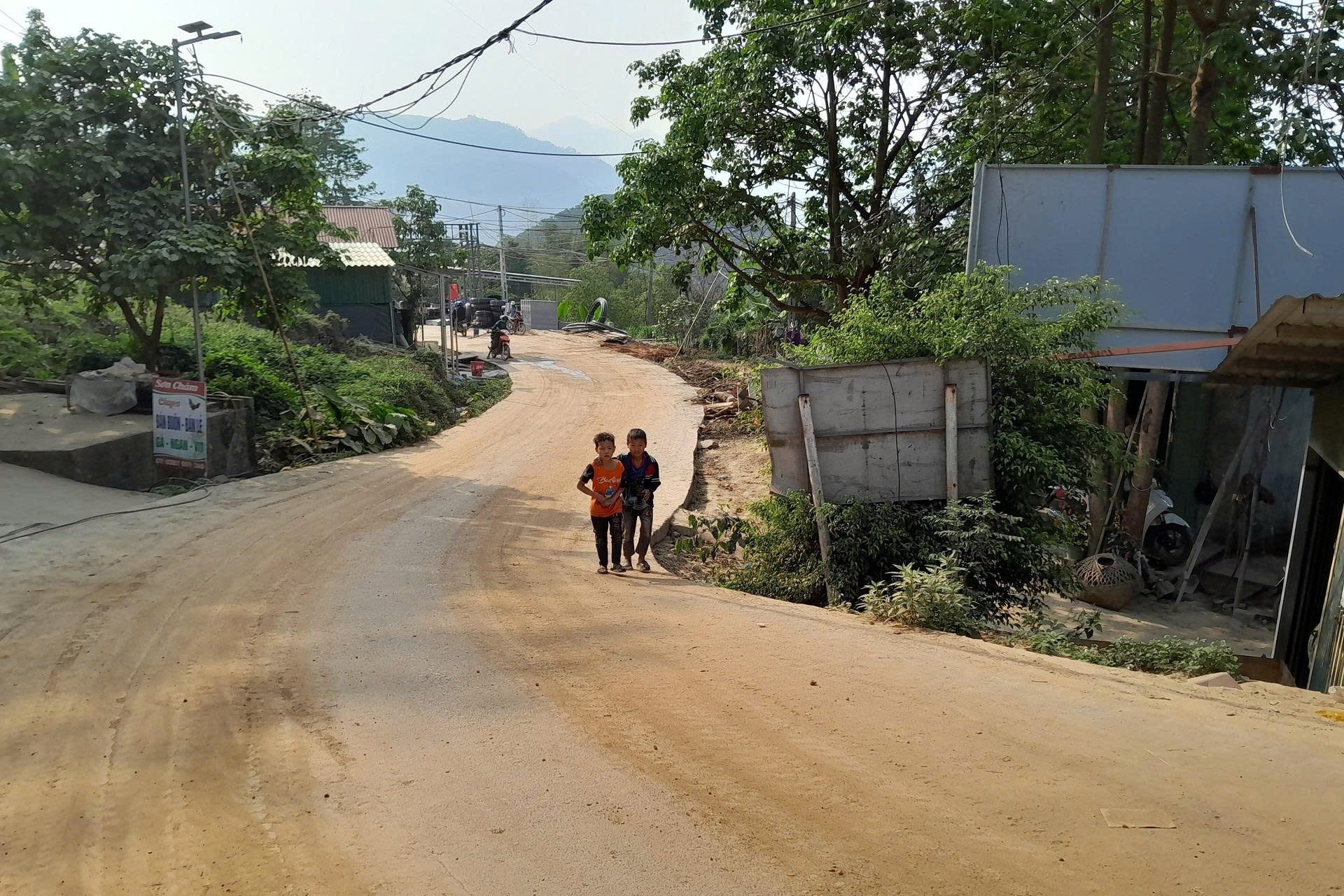 Mường Than lồng ghép nguồn lực, hoàn thiện tiêu chí giao thông nông thôn mới