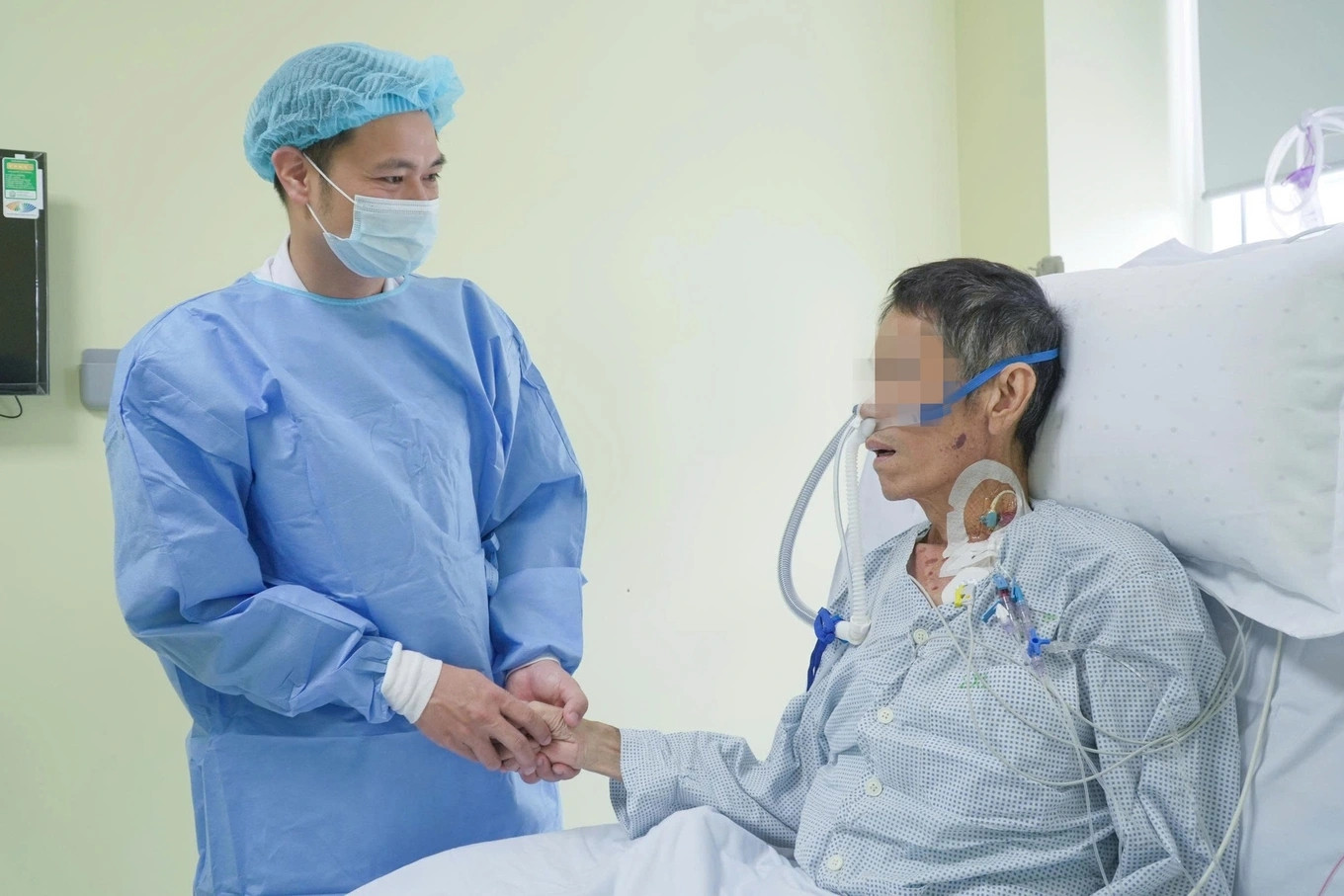 Người đàn ông xin về quê ‘chờ chết’ hồi sinh nhờ lá gan của cháu trai