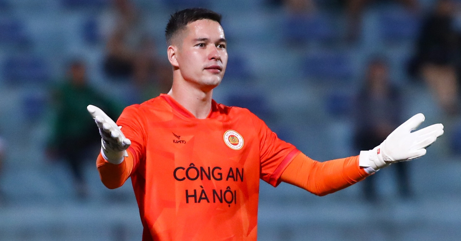 Nguyễn Filip báo tin dữ với CAHN và HLV Kim Sang Sik